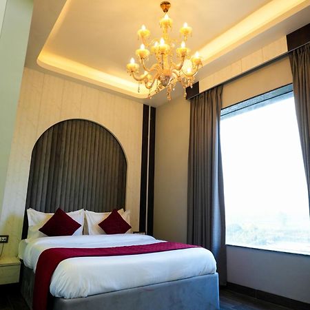 Hotel Adsan Heights Gajraula Exterior foto