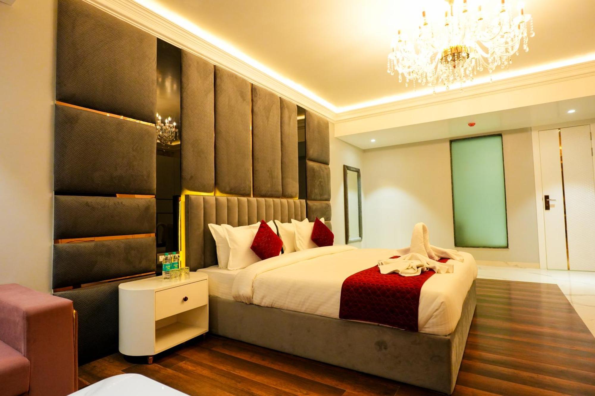 Hotel Adsan Heights Gajraula Exterior foto